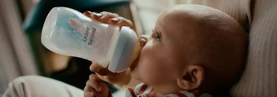 hranire bebe biberon