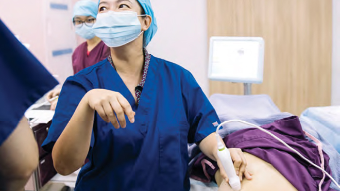 Telefonul alături de un produs Lumify