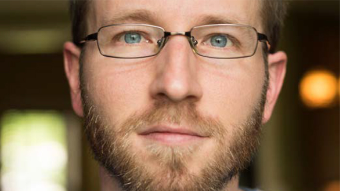 Prim-plan al feţei unui bărbat