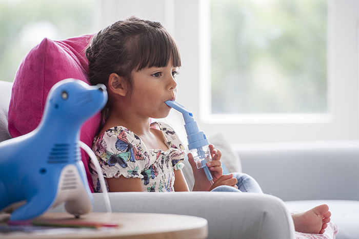copil cu nebulizator
