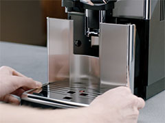 Mesajul &bdquo;empty coffee grounds container&rdquo; (goleşte recipientul pentru cafea măcinată) pe espressorul Philips Saeco