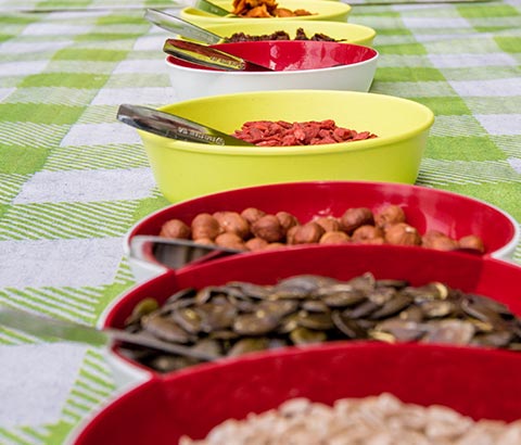 Bufet cu m&acirc;ncare sănătoasă Gorilla