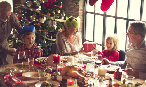 Idei pentru aranjarea mesei festive de Craciun