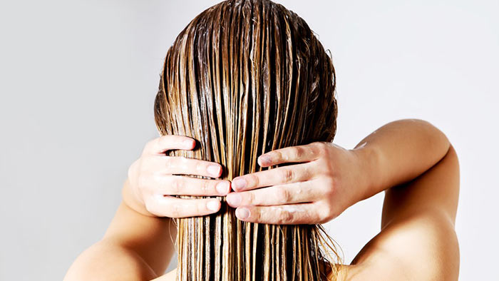 Menține &icirc;ntotdeauna părul hidratat