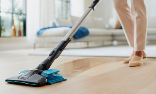 Cum îți face un aspirator vertical cu mop viața mai ușoară