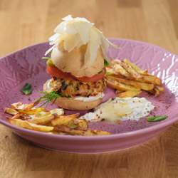 Burger de curcan și cartofi prajiți