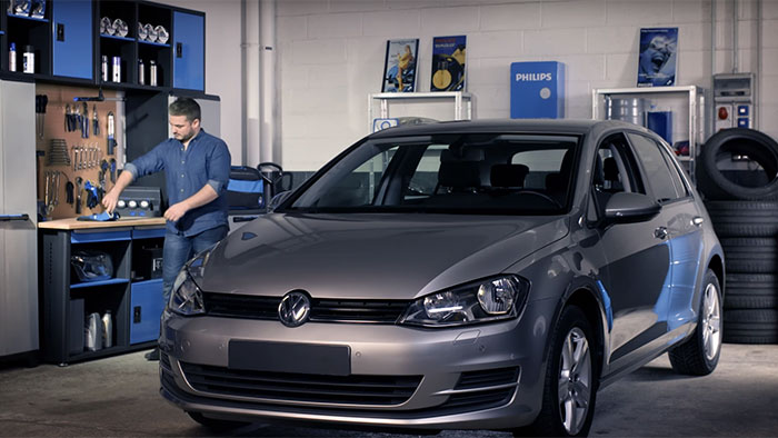Cum se &icirc;nlocuiesc becurile de far pe Volkswagen Golf VII