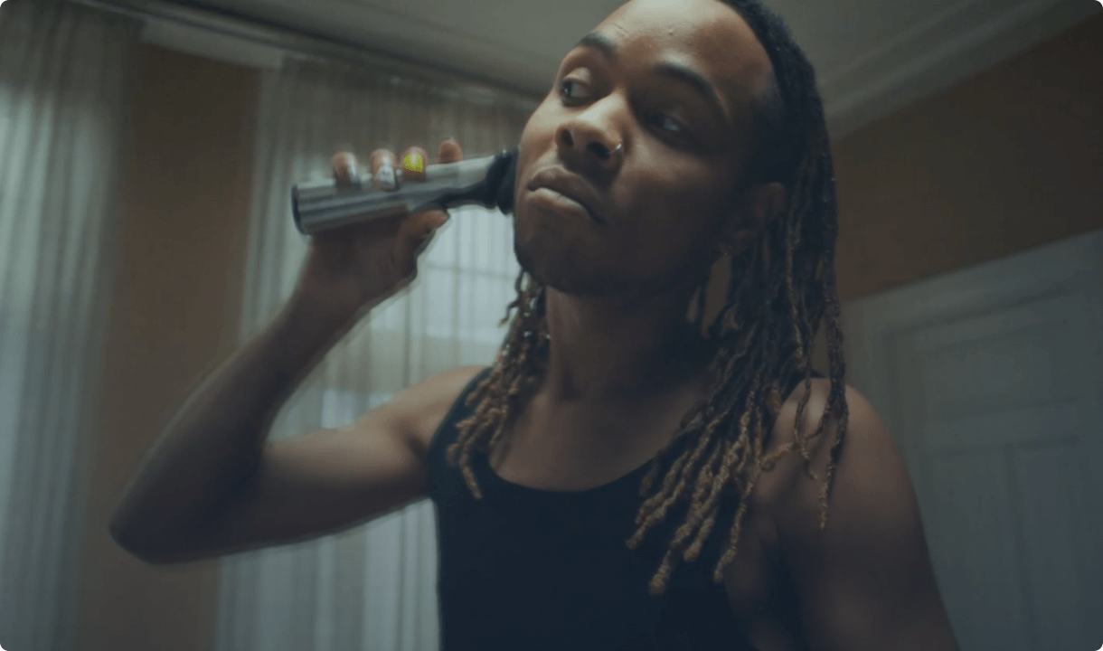 Urmăreşte aparatul de &icirc;ngrijire multifuncţional &icirc;n acţiune